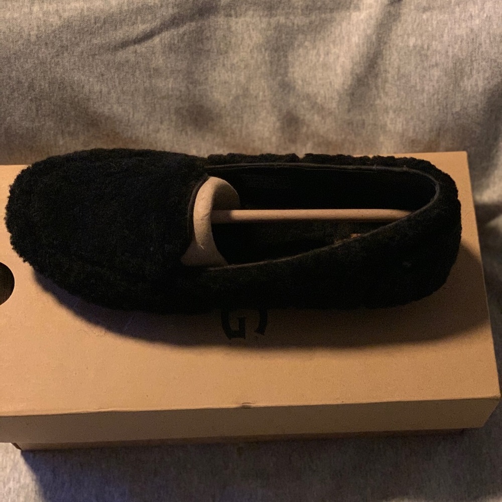 UGG flat shoes.  Black wool on the outside.  Nice